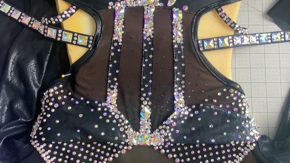 RHINESTONING